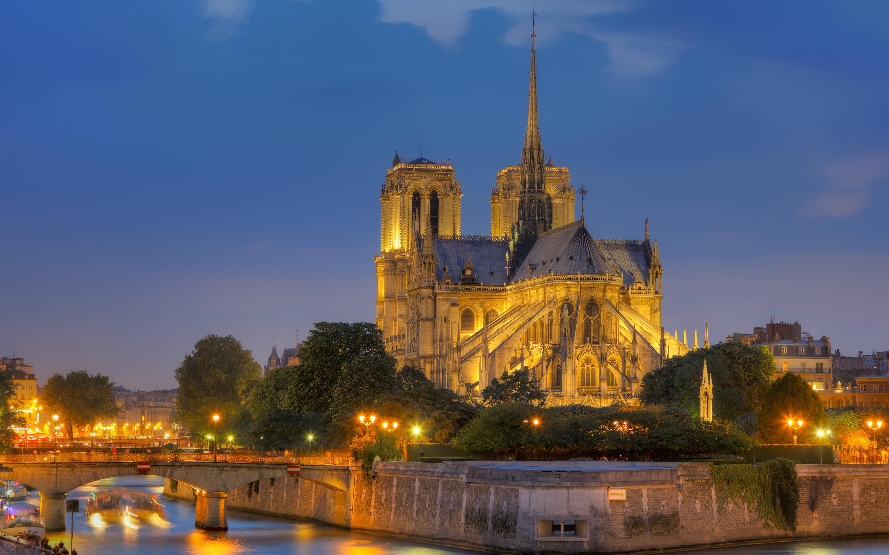 1555463619508850.jpg 巴黎圣母院2.jpg